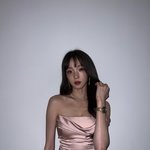 [댓글부탁해] “찬란하게 빛나는 저녁”…이성경, 우아함의 <b>극치</b>→새로운...