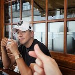 “반쪽과” 류시원, 19세 연하 아내 살짝 공개..<b>달콤</b>한 가을 나들이