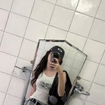 틈에서 마주한 여유”…신시아, 가을 <b>빛</b> <b>아래</b>→자유로운 일상 인증