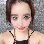 ‘활동 중단’ 박봄, <b>SNS</b>서 ‘셀프 열애설’ 이민호 태그