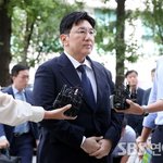 방시혁 하이브 <b>의장</b>, 경찰 출석…"조사 성실히 임하겠다"