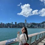 맑은 하늘 아래 웃음 머금고”…정채연, 도시 풍경 속→설렘 가득한...