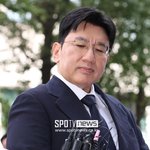 '부정거래 의혹' 방시혁 <b>의장</b>, 야윈 모습으로 첫 경찰 소환 출석...