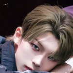 얼굴에 다양한 <b>동물상</b>이 스쳐 지나가는 남돌