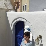 [드루와] 산토리니서 청순 비주얼 과시한 정소민…휴양지 패션 화...