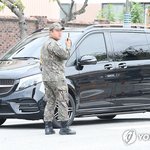 이지호씨, 진해서 해군 장교로 입대