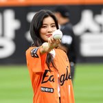 [포토] 이선빈 '<b>직구</b> 갑니다'