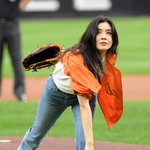 [포토] 이선빈 '힘찬 <b>시구</b>'