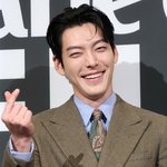 "김우빈이 먼저 와서 식당 선결제"…팬들 위한 깜짝 선물 '훈훈'