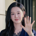 김지원 명품 장착하고 <b>도쿄</b> 출국‥공항이 런웨이 된 순간