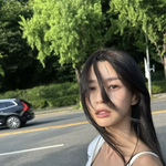 권나라, 화이트룩으로 시선 강탈…<b>청량</b>한 매력 발산