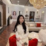 장다아 하얀 트레이닝복 찰떡 소화…자기 화보랑 찰칵