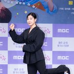 [T포토] 라미란 '<b>발끝</b>까지 힘내서 달까지 갈래'