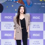 [T포토] 이선빈 '스크롤 압박'