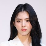 한소희, 데뷔 후 첫 팬미팅 '빨간불'…해외 5개 <b>도시</b> 취소