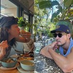 '럽스타' 하와이 여행 인증 과감하다…<b>문구</b>까지 '똑닮' 목격담 이어...