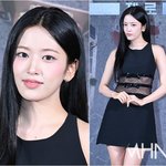 안유진, '이 미모 뭐야?' 복근 노출 시스루에도...'시선 강탈...