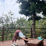 ‘의사’ <b>이윤지</b>, 산 정상서 몸 90도로 접었다‥탄탄한 레깅스 핏