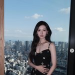 김지원, 우아한 블랙 드레스 자태…명품 주얼리보다 빛나는 미모