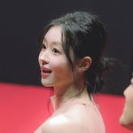 부국제 레드카펫 여돌들의 드레스 자태