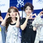 [드루와] ‘최애 걸밴드’ <b>QWER</b>, 악플에 칼 빼들었다..“115건...