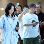 이영애, 팬들 관심에 <b>미소</b>