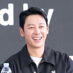 [드루와] [현장포토] "부산이 들썩"...<b>김동욱</b>, 설레는 미소