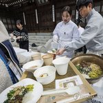 장사천재 '조사장'이 선보이는 <b>통영</b>식 나물 비빔장