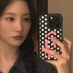 정채연, <b>새침</b>한 표정…물오른 미모