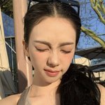  얼굴 찌푸려도 굴욕 없는 비주얼..수영장 사진 공개[스타<b>IN</b>]