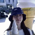 한지민, 10살 연하 최정훈 <b>챙김</b> 받아야…아이스크림 다 흘렸네