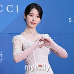 기부·기록 다 잡았다! 아이유, 데뷔 17주년 '훈훈한 겹경사'...