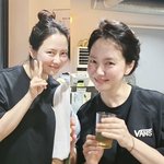 송지효, 사석에선 이런 모습이었어? 맥주잔 들었다, 머리는 대충→소탈...