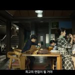 친구의 남편 <b>무릎</b>에 앉았어요