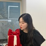 생일 맞아 공개한 화려한 케이크…행복 가득한 일상에 <b>미소</b>절로 나와