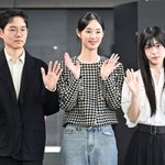 [사진] 포토 타임 갖는 유종석 감독, 강해림, <b>배강희</b>