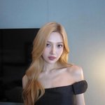 “행복했던 시간”…조이,크러쉬 가을빛 분위기→우아함의 절정