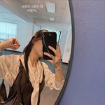 사랄라 나왔는데 비왔어”…박하선, 우산 대신 <b>미소</b>→초가을 감성 셀카