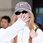 [모두드루와] 레드벨벳 조이 ‘크러쉬 손인사 뒤로 수줍은 인사’[포토엔HD]