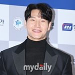 김종국, 결혼식서 '<b>셀프</b> 축가' 열창…멤버들 "여태껏 본 축가...