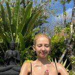 효연, 비키니 입고 핫한 발리 휴가‥허니문 뺨치는 장미꽃잎 목욕까지