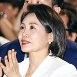 [단독] 울고 웃는 <b>영부인</b> ‘귀걸이 정치학’