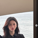 고윤정, <b>CG</b> 같은 미모..머리카락 휘날리며 ‘우아美’ 폭발