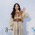 [포토] 유진, 우아한 <b>손인사</b>