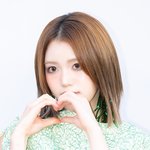 [드루와] [현장포토] "눈빛이 초롱초롱"…<b>정세비</b>, 인형의 눈맞춤