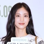 [현장포토] "두근두근, 설렘"...홍<b>화연</b>, 인형의 눈맞춤