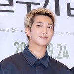 [현장포토] "시.선.집.중"...<b>RM</b>, 까까머리 카리스마