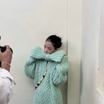 "사람이 <b>리본</b> 같을 수 있구나"…박보영, 샤넬룩 완벽 소화