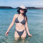 '<b>다이아</b> 반지 공개' 베카, 비키니 사진 올리며 걸그룹 소신 발언[스한그램]