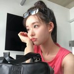 가방 아래 흐르는 생각”…최윤지, <b>덤덤</b>함 속 단정미→기분 전환 셀카